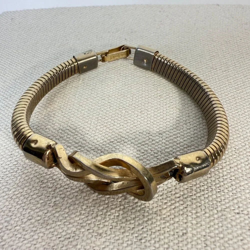 Brookcraft Knot Bracelet Signed Gold-Tone‎ Vintage